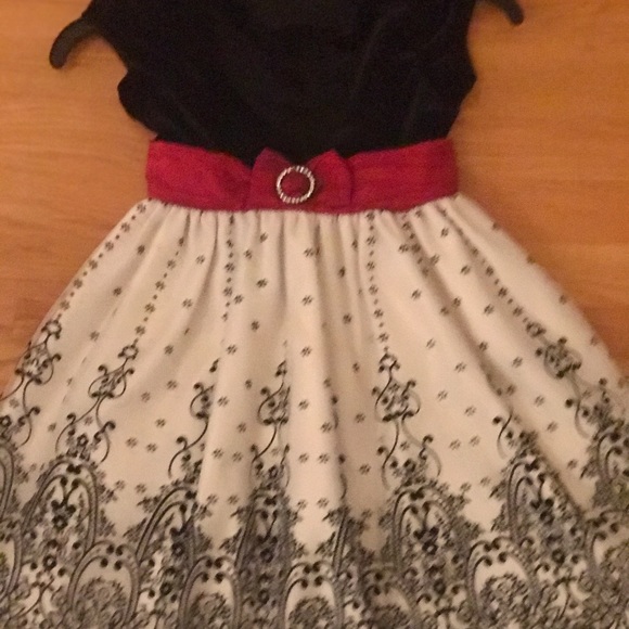 Kids holiday dresses,worn 1x! Excellent condition - Picture 3 of 3